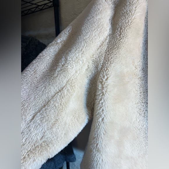 Teddy jacket by CiSono size Medium,
Cream Teddy jacket button up w front pockets - Picture 10 of 10